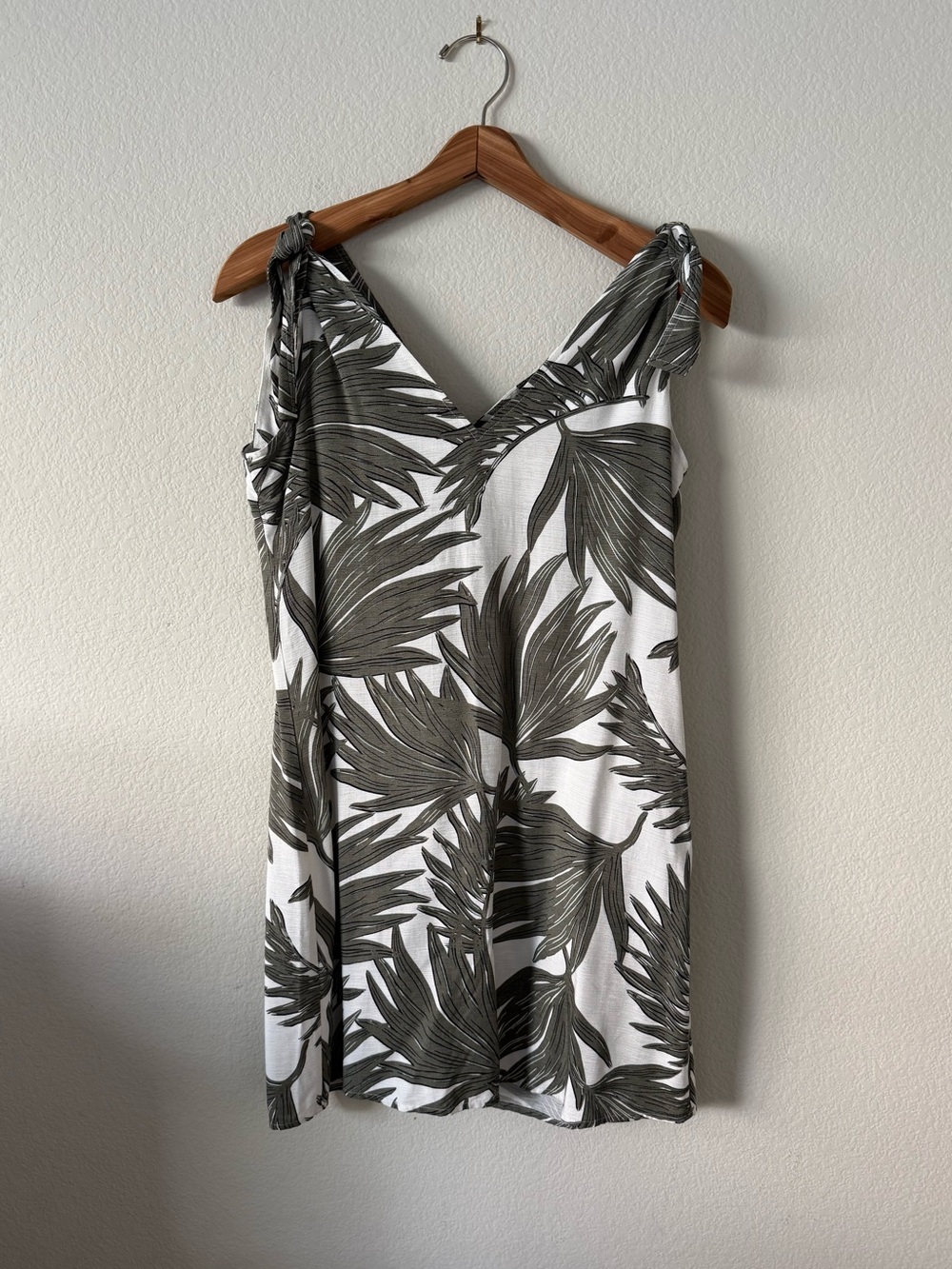 1.STATE Tropical Palm Leaf Tie-Shoulder A-Line Mini Dress - Olive Green/White